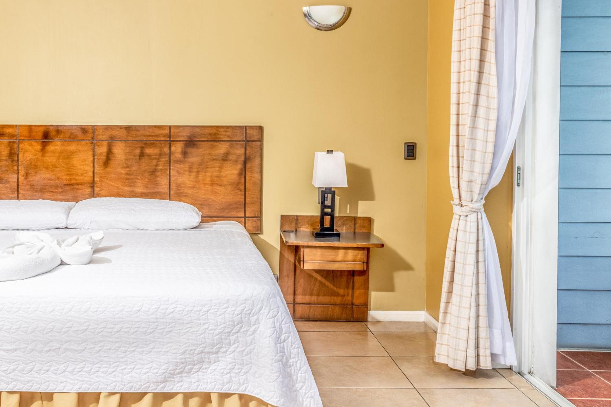 Hotel Casona Del Lago Flores Kültér fotó