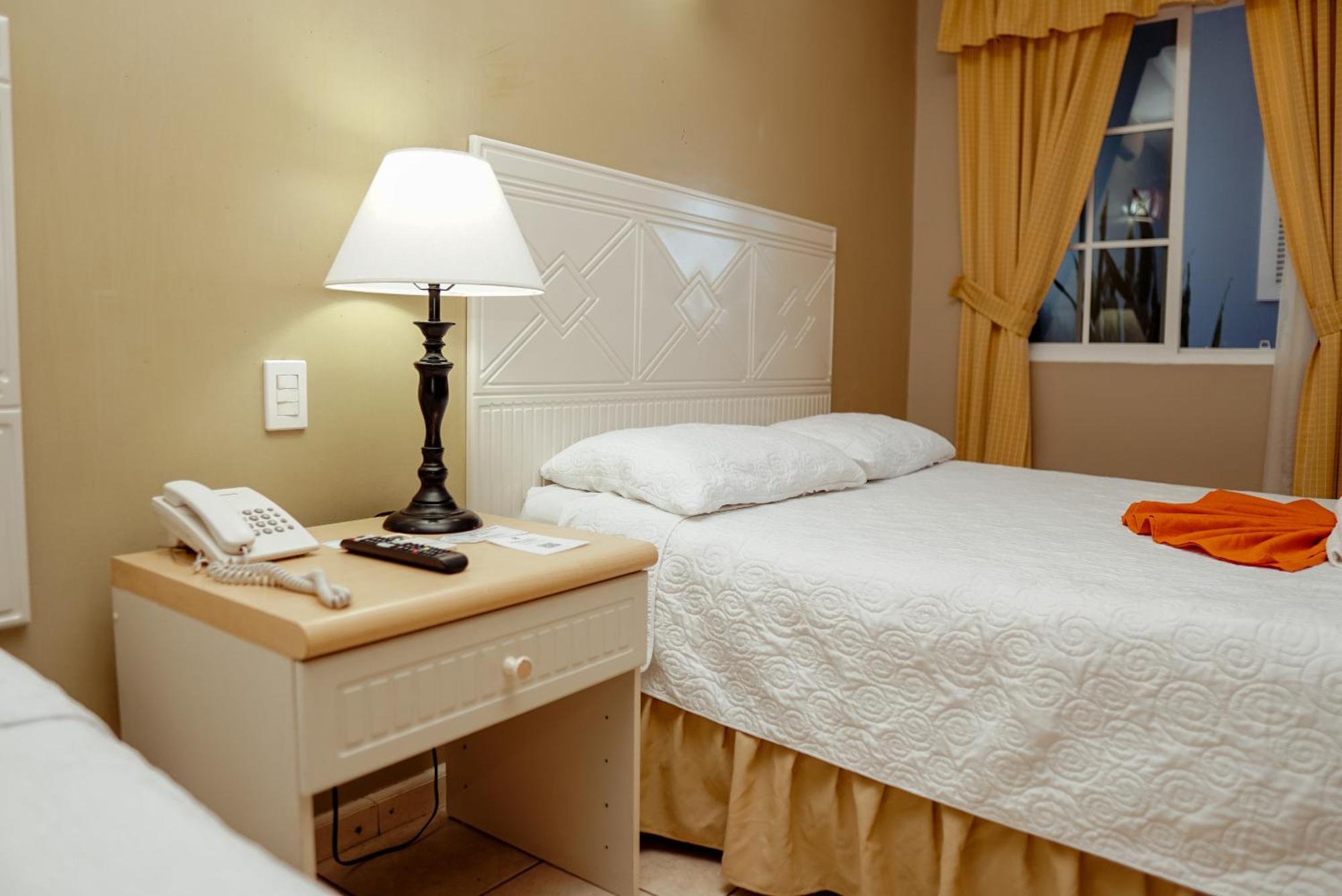 Hotel Casona Del Lago Flores Kültér fotó